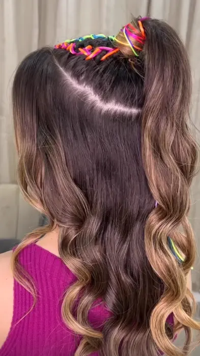 Penteado feminino com acabamento profissional