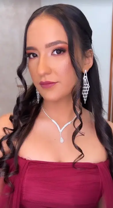 Penteado elegante para ocasião especial