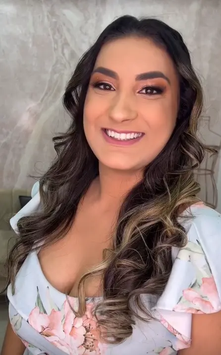Penteado feminino no Studio Roseli Neves